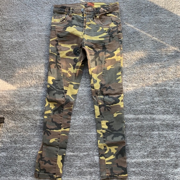 HEARTLESS JEANS—FRANCE - Picture 4 of 8